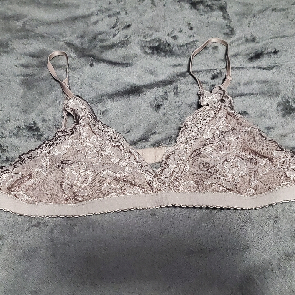 🌷Lace Brallet🌷 - Picture 2 of 3